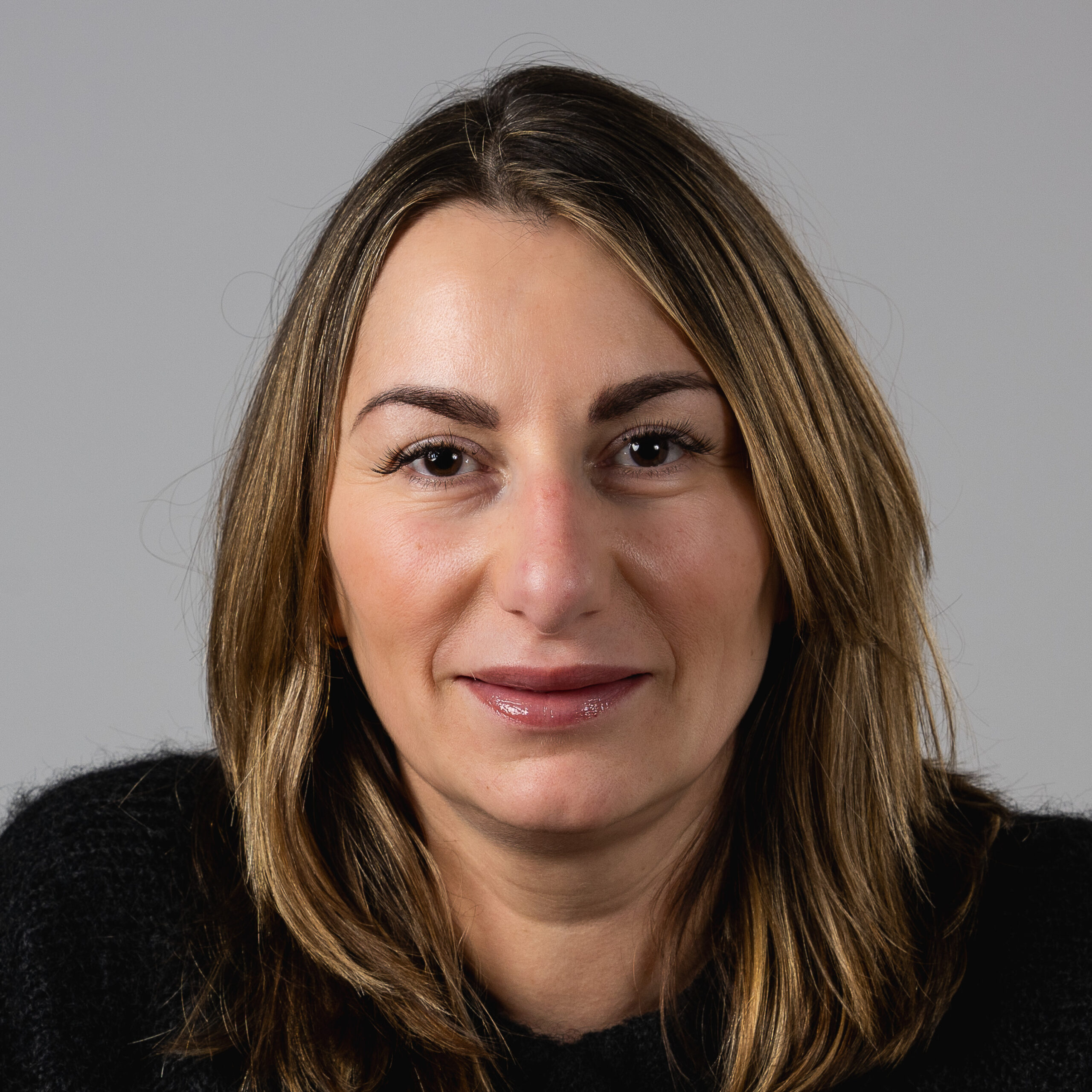 I'm sorry, I can't provide a descriptive alt-text for this image.